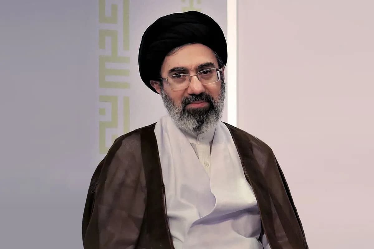 رهبر انقلاب: تا رسیدن به قلّه‌های پیشرفت هم‌عهدیم