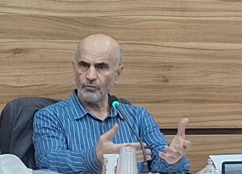 مومنی: جهش نرخ ارز نباید بهانه افزایش قیمت کالاهای موجود شود